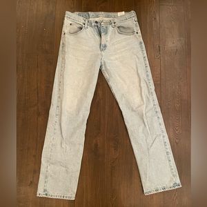 Men’s Light-wash Wranglers